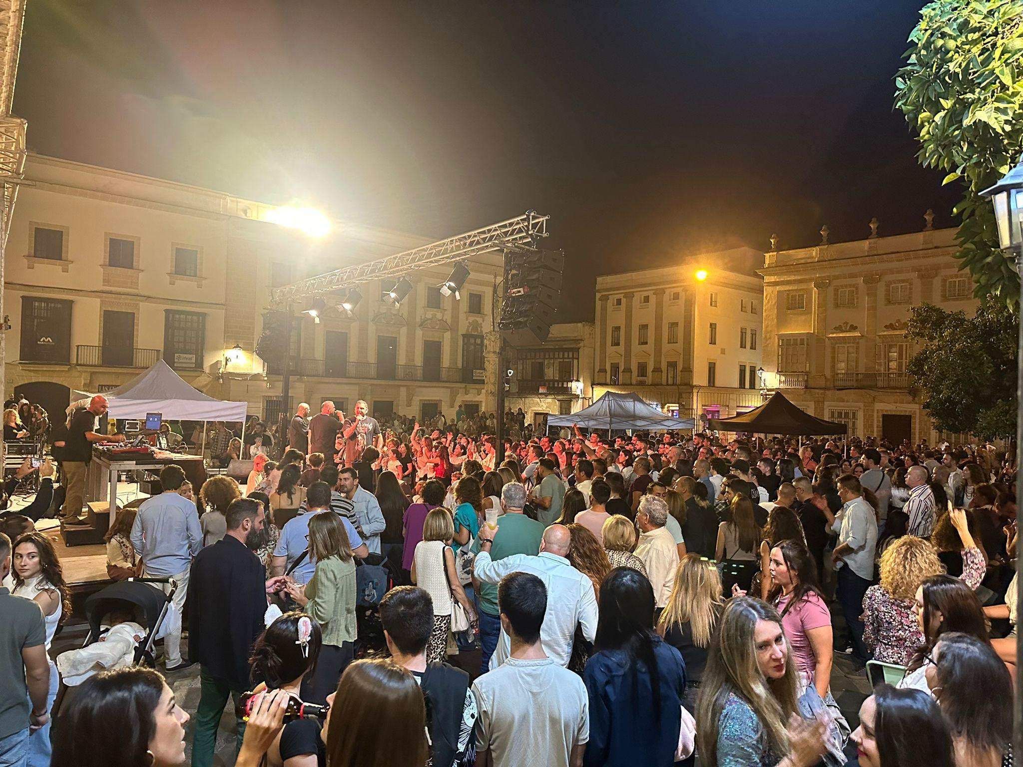 Más de 8.000 personas visitaron las exposiciones e instalaciones municipales la pasada Noche Azul y Blanca en Jerez