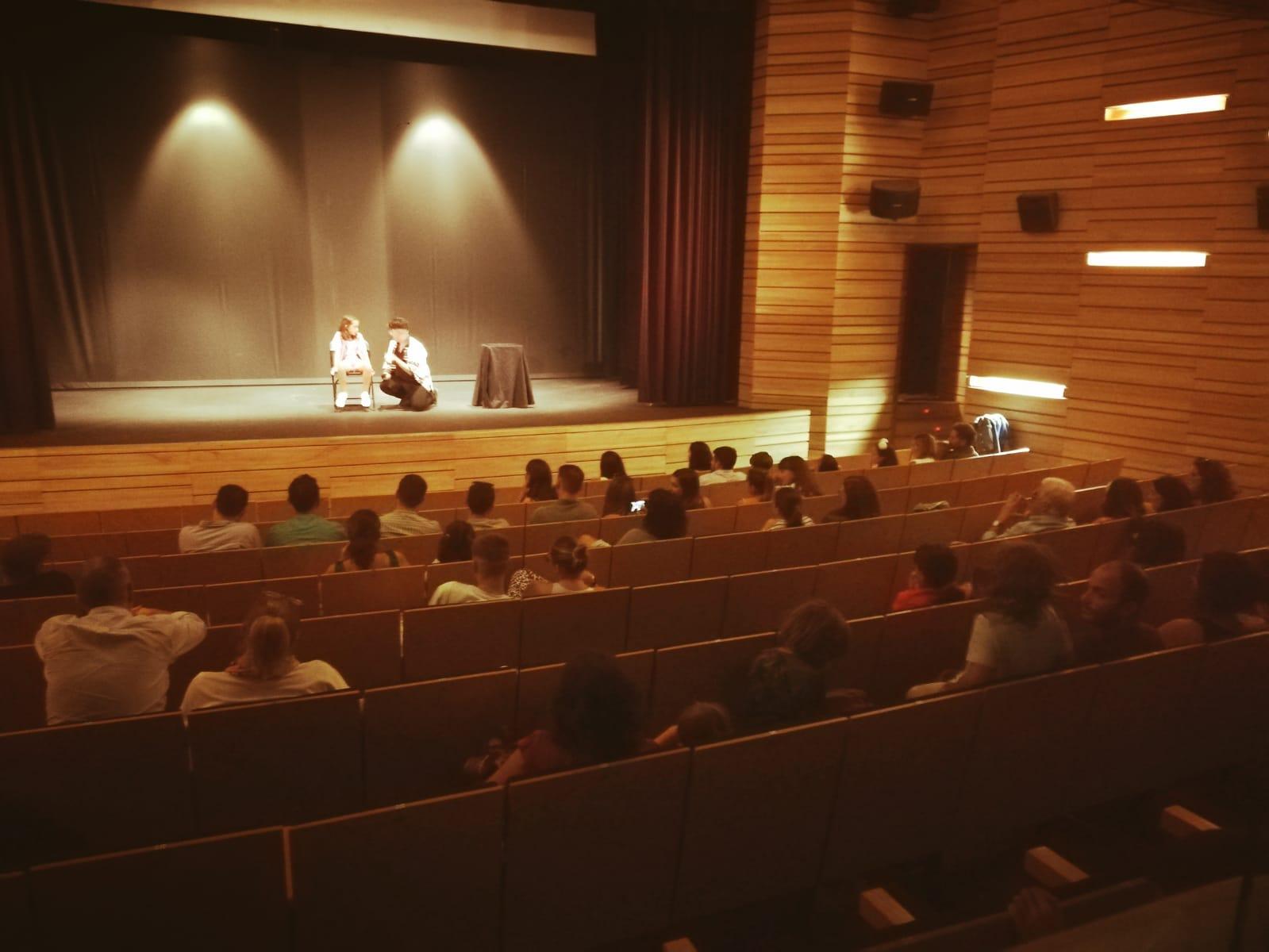 Éxito de participación del primer Festival Vejer Cómico