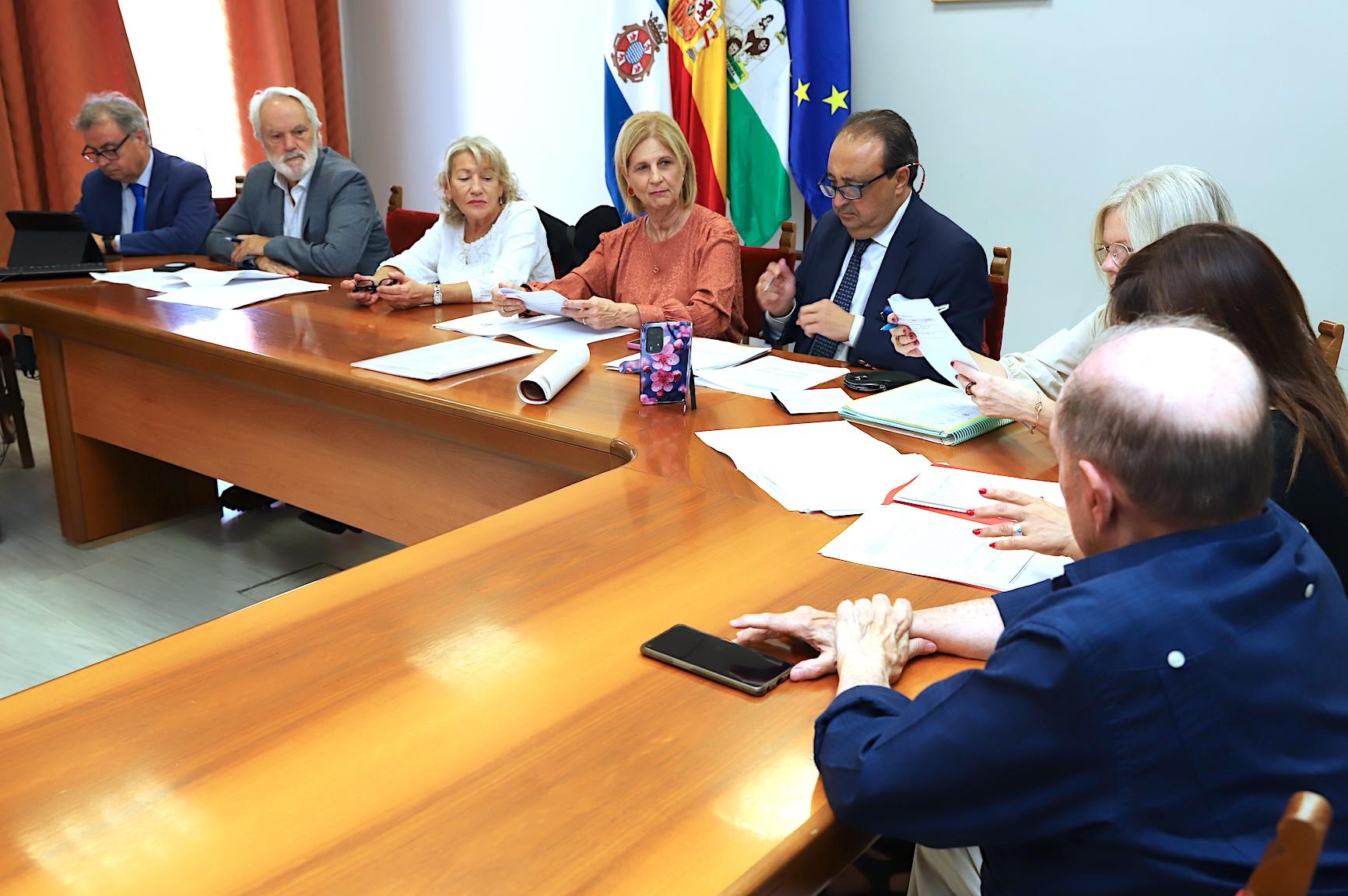 El Patronato de la Fundación Caballero Bonald aborda la programación del año dedicado al escritor jerezano en su centenario