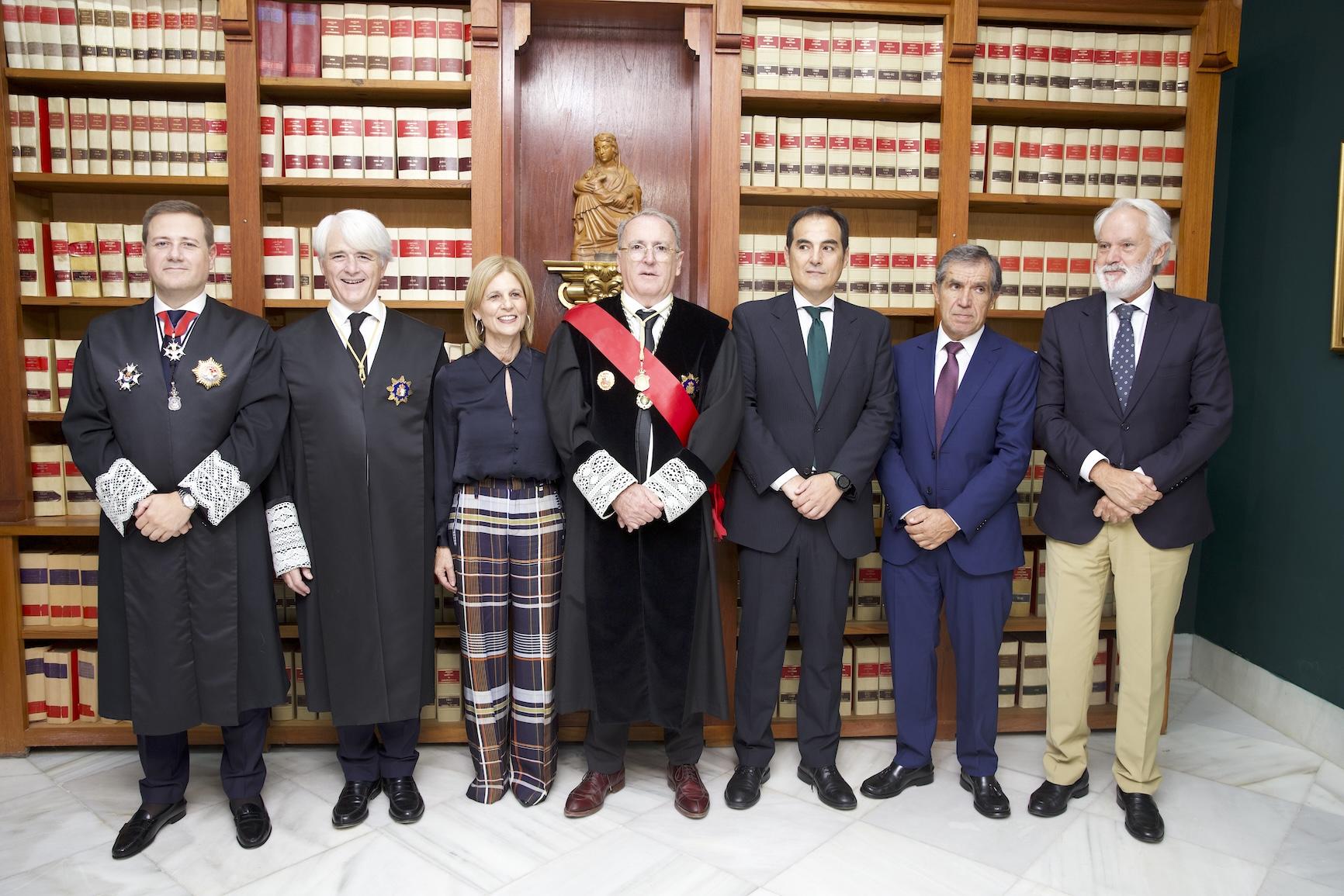 El decano del ICAB de Jerez, Federico Fernández, recibe la Gran Cruz al Mérito de la Abogacía