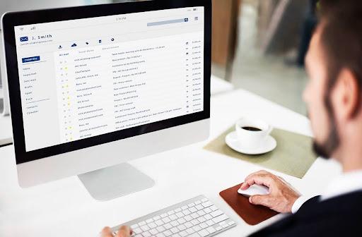 ¿Te preocupa que la IA pueda estar leyendo tus correos electrónicos?