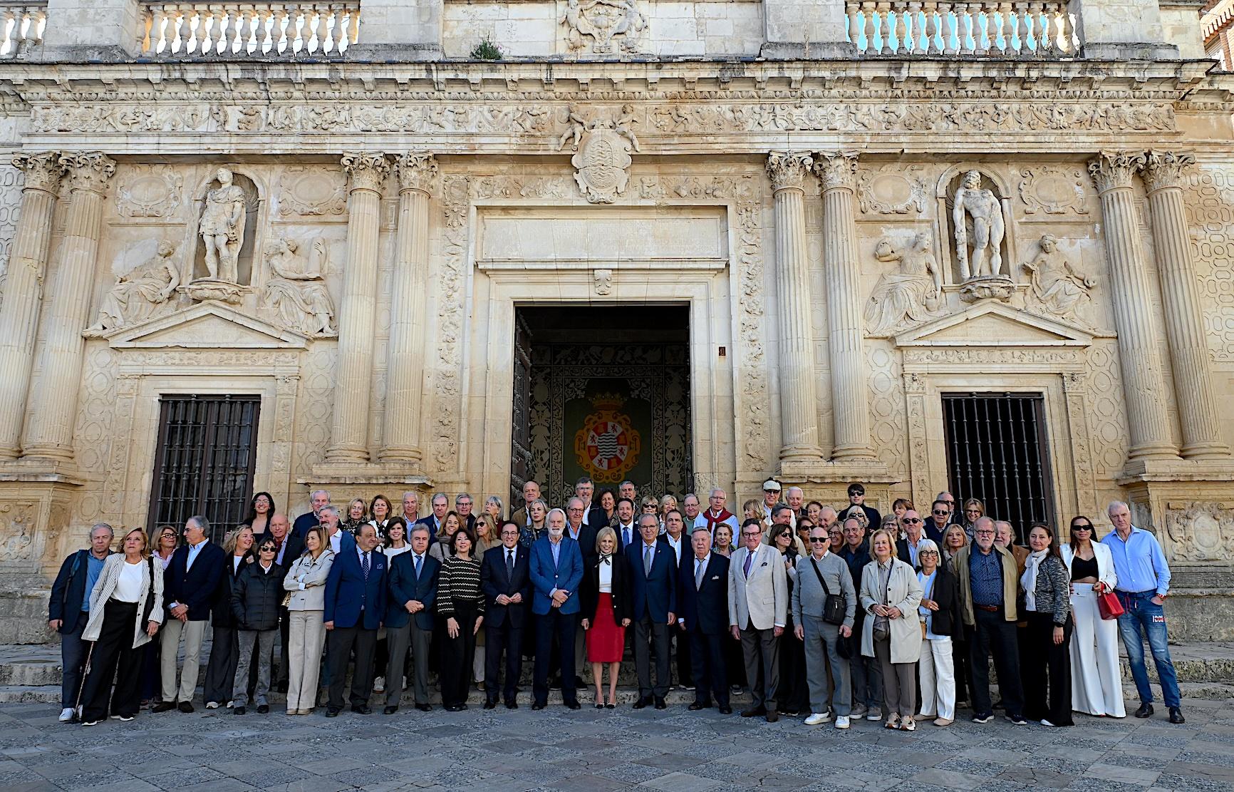 Los caballeros y damas del Serenísimo Capítulo del Vino se reúnen en Jerez