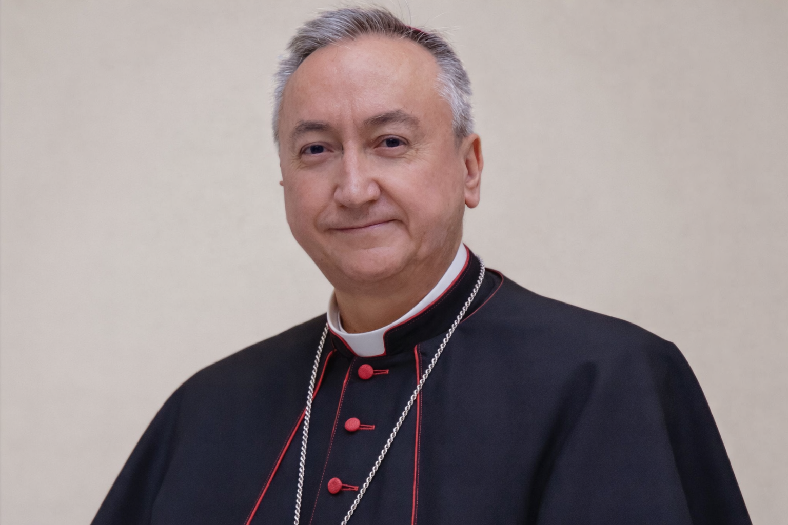 El obispo abre el curso de la Academia San Dionisio