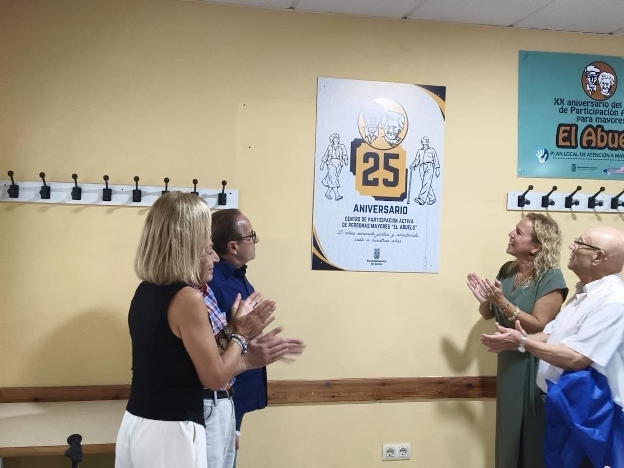 El Centro de Mayores El Abuelo de Jerez celebra su XXV Aniversario con una convivencia y placa conmemorativa