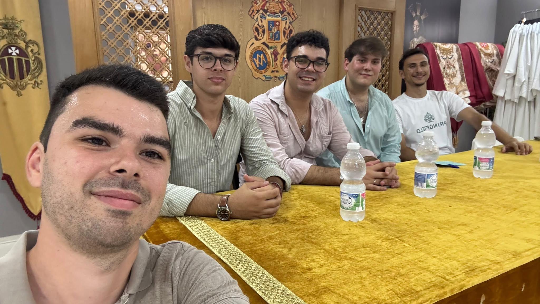 Grupo Joven: con jóvenes de la Hermandad del Transporte