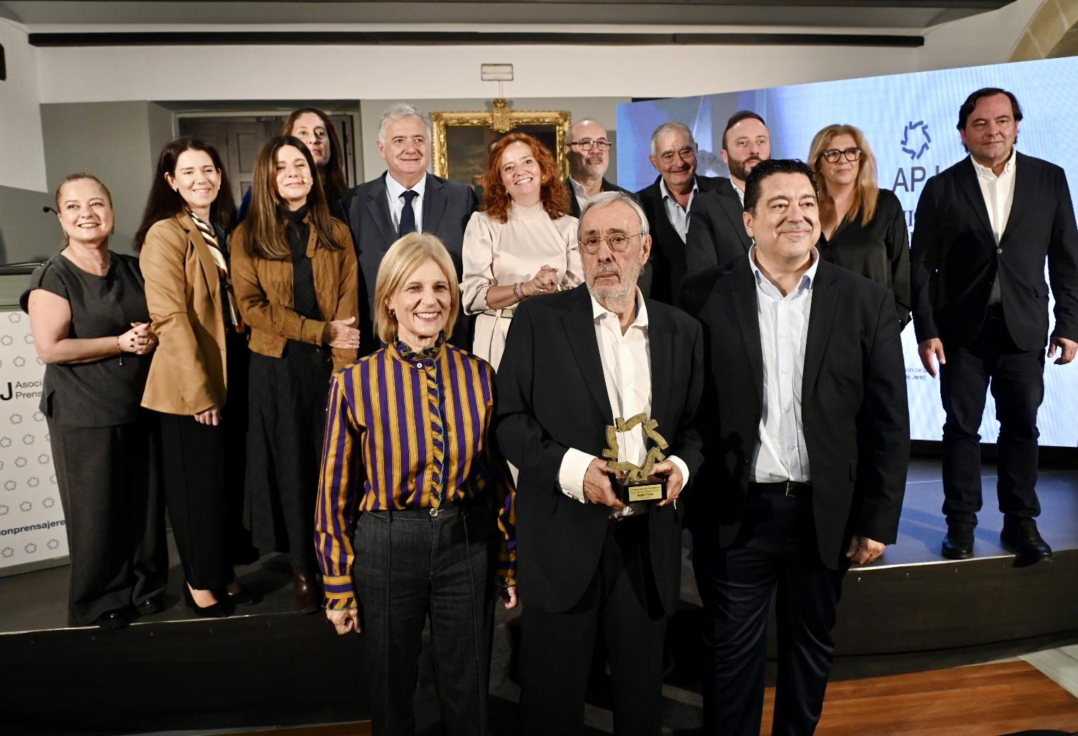 La Asociación de la Prensa de Jerez (APJ) entrega el I Premio Jerez de Periodismo a Rafael Plaza Checa