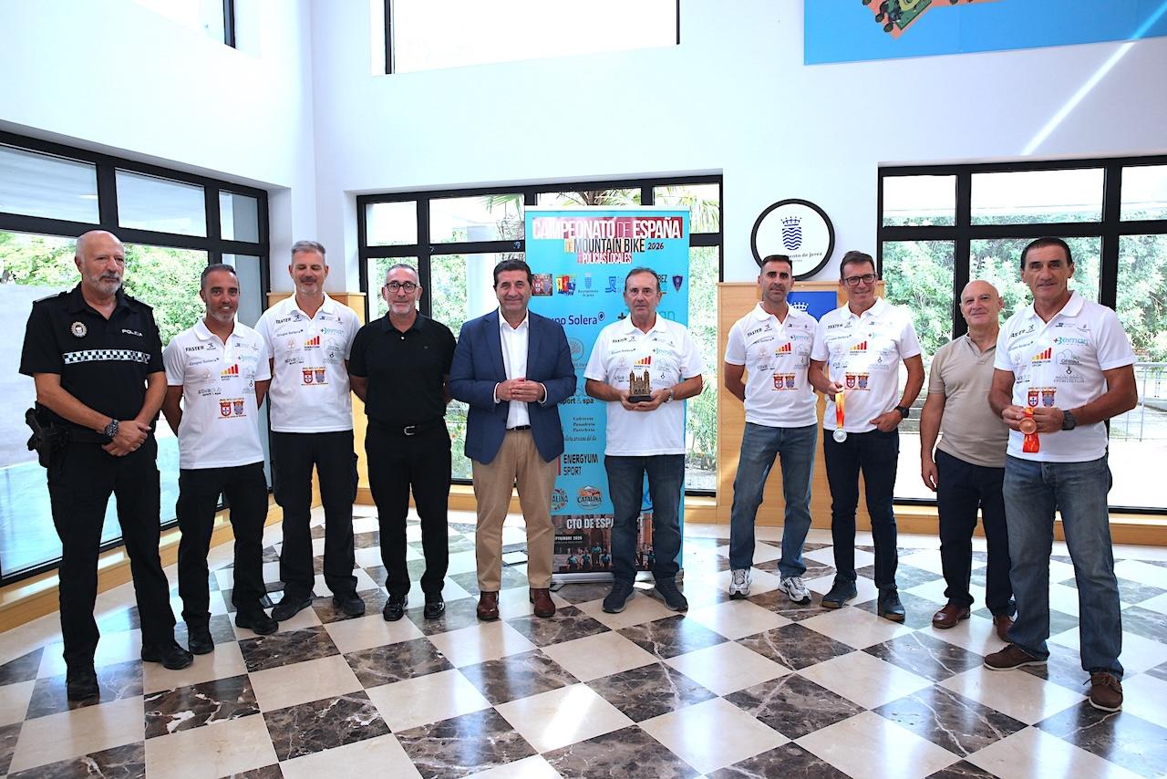 La AD Sherrypol es recibida en el Ayuntamiento de Jerez tras competir y lograr dos medallas en León
