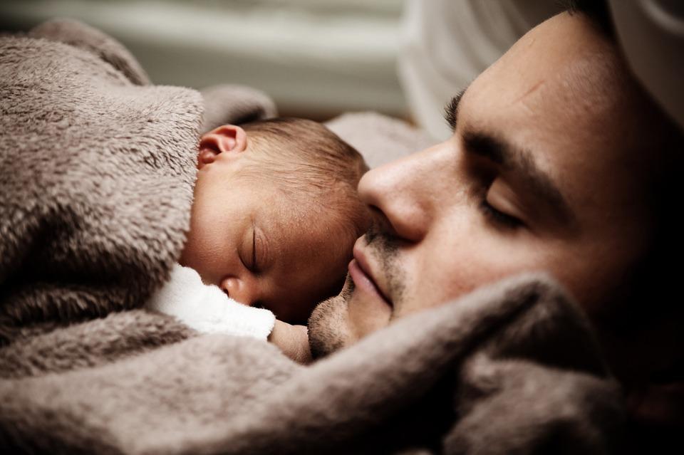 Proteger y hacer felices a cada integrante de la familia es la meta de los papás y las mamás