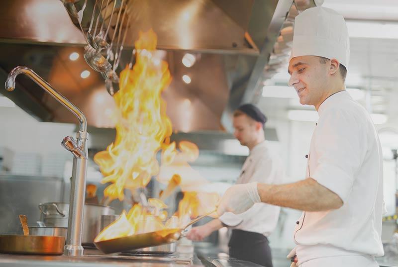El gorro de cocinero: un implemento indispensable en el sector de la hostelería