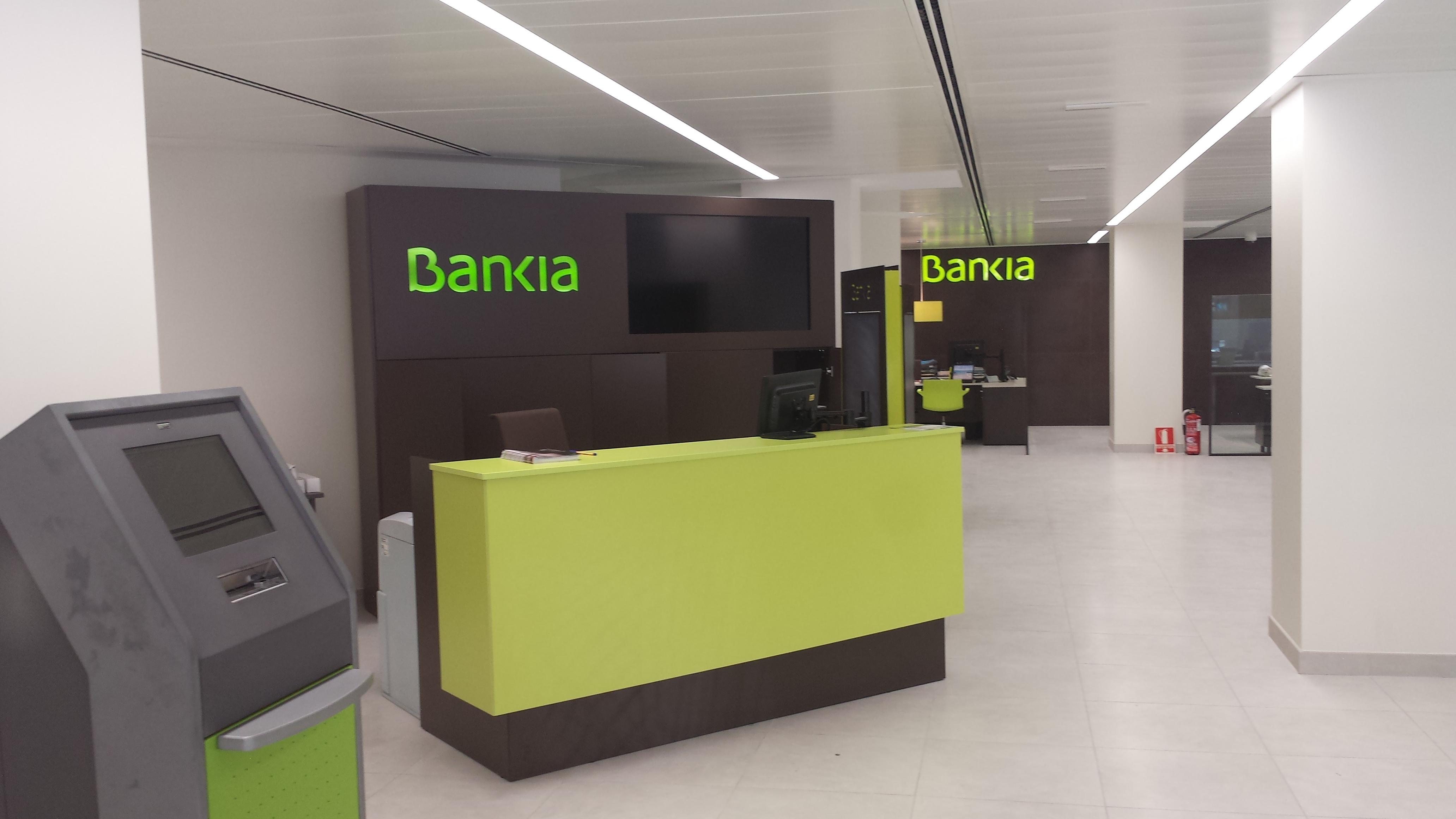 ¿Cómo afecta a los consumidores la compra de Bankia por Caixabank?