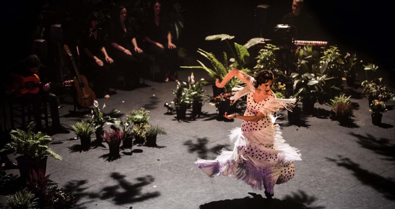 La Piñona transforma el Teatro Central en su particular edén flamenco