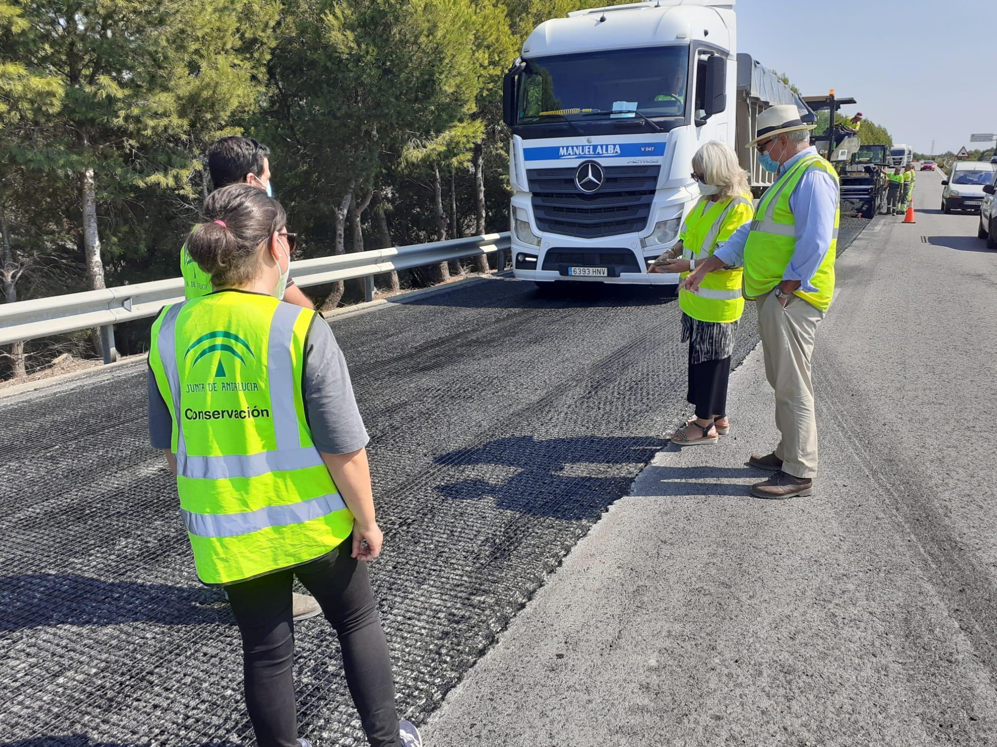 La Junta realiza obras de rehabilitación de firme en la autovía A-480 y de drenaje en una vía de servicio por importe de más de 145.000 euros