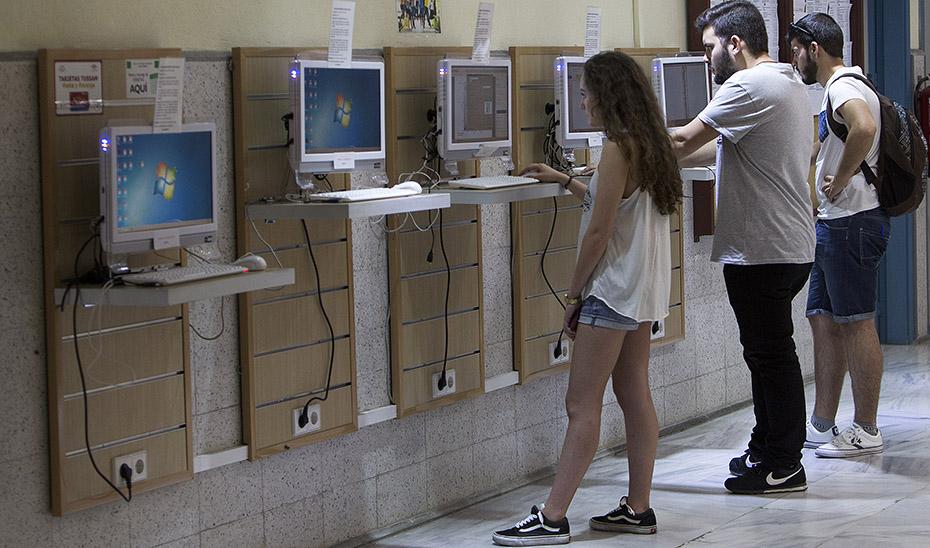 El Gobierno andaluz destinará 43 millones, casi un 4% más, a bonificar las matrículas universitarias