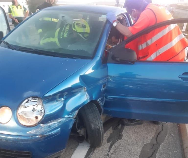 Rescatada en Jerez una mujer tras colisionar su coche contra un quitamiedos de la A-4