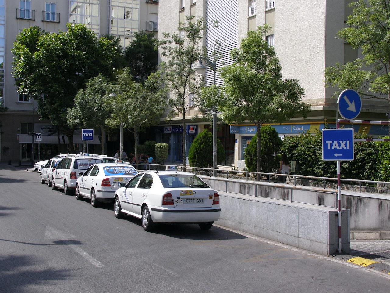 El concejal Francisco Zuasti insta al Ayuntamiento de Jerez a apoyar el transporte en taxi para personas con discapacidad