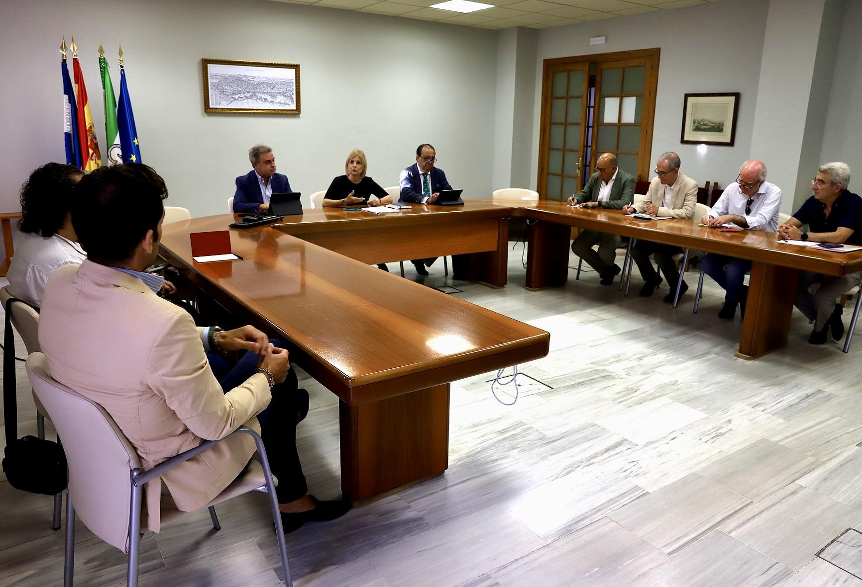 La alcaldesa de Jerez traslada su compromiso con el Villamarta ante la Plataforma en Defensa del Teatro