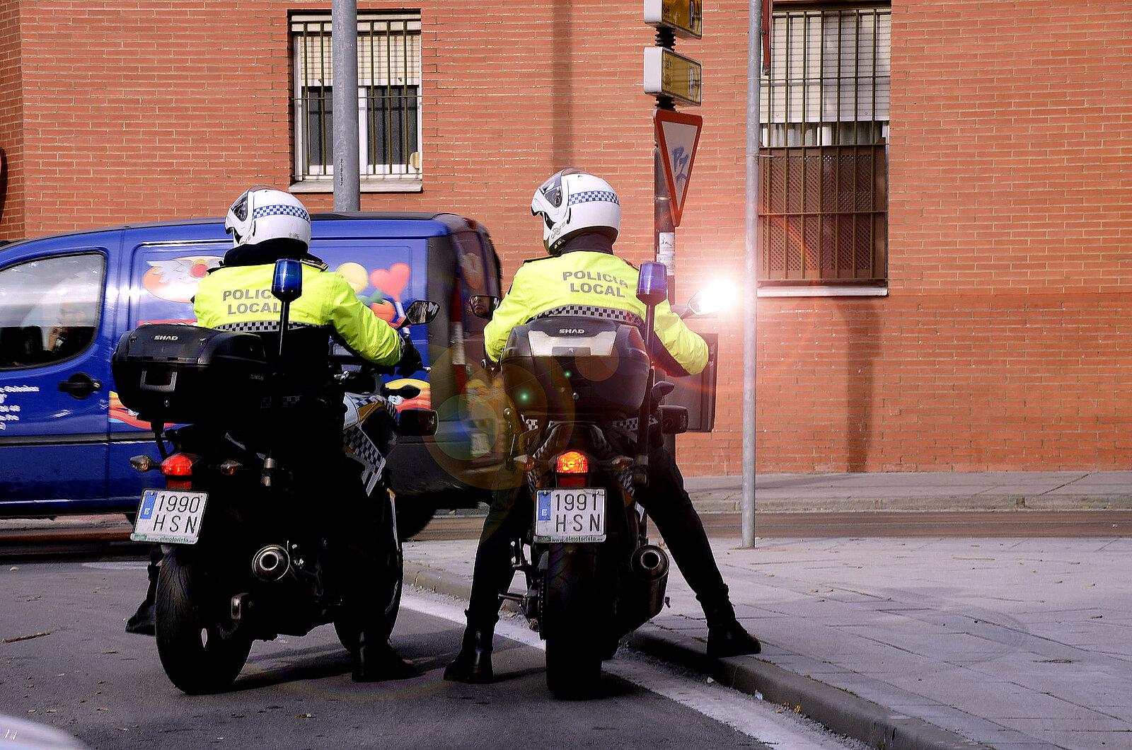 La Policía Local de Jerez detiene a un hombre por amenazar con unas tijeras a dos trabajadores