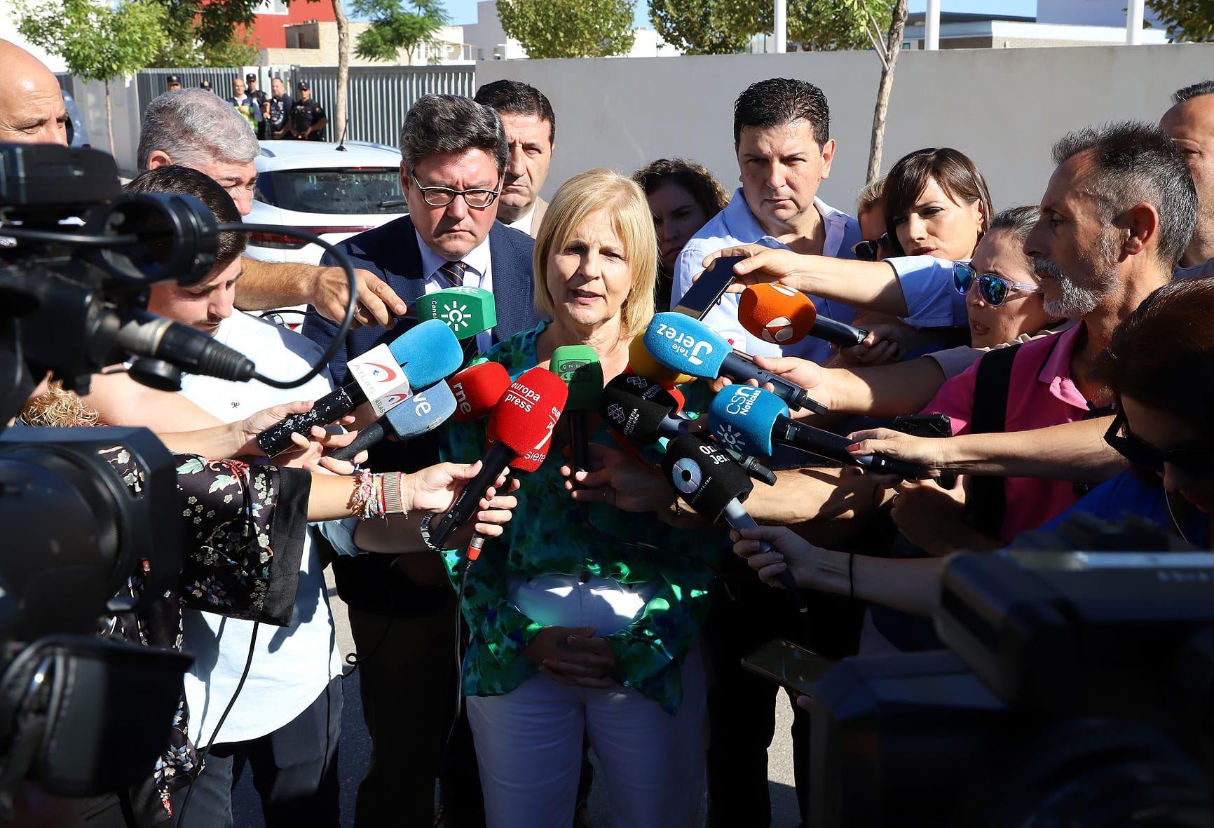 La alcaldesa de Jerez traslada sus felicitaciones a los cuerpos de seguridad después del ataque al IES Elena García Armada