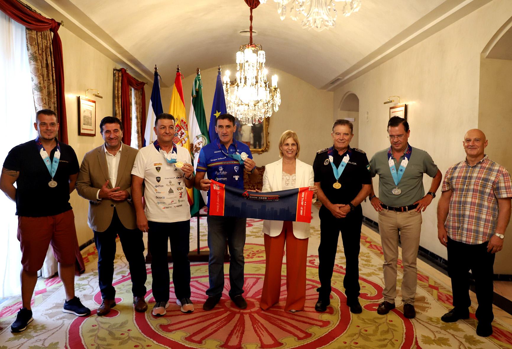 Integrantes del equipo Sherrypol son recibidos en el Ayuntamiento de Jerez tras la consecución de cinco medallas en Winnipeg
