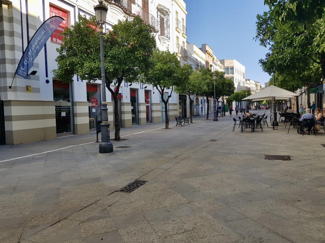 La calle Larga de Jerez estrenará toldos en 2025