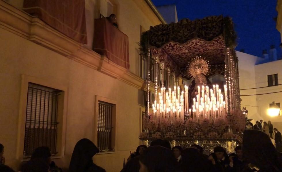 A los cargadores de la Virgen del Traspaso