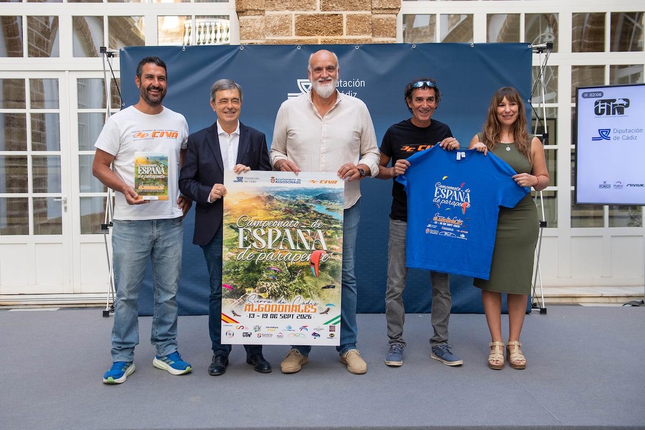 Un total de 125 pilotos de 17 países disputan en Algodonales el Campeonato de España de Parapente